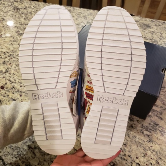 Reebok Classic Wonder Woman Shoe - Picture 9 of 10